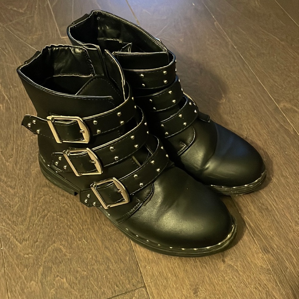 Ankle length Boots